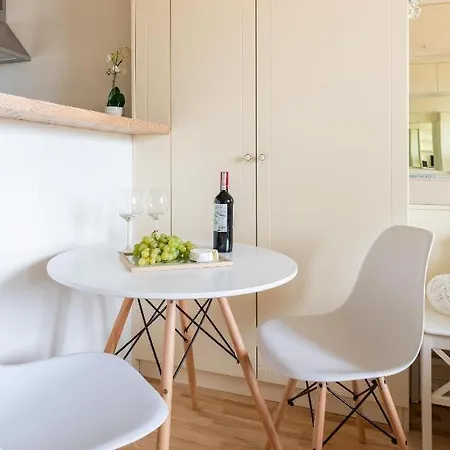 Apartment Plac Konstytucji 3: Private Center Near Metro Warsaw