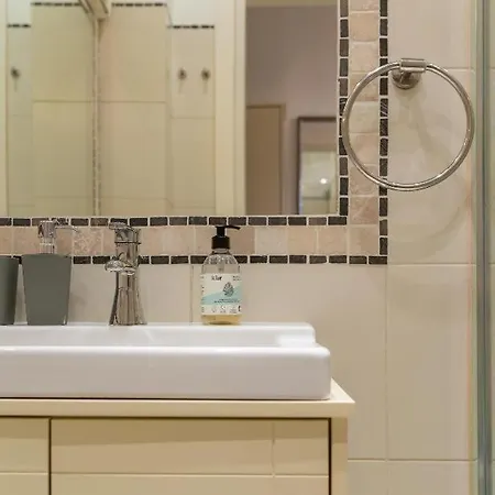 Plac Konstytucji 3: Private Center Near Metro Apartment *